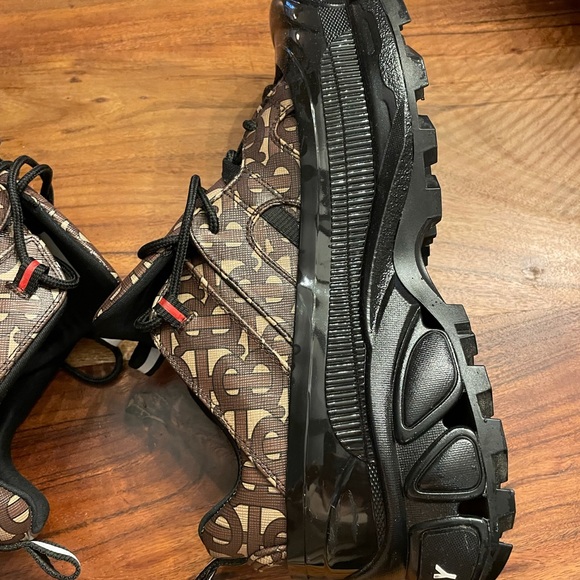 Burberry Monogram print arthur sneakers - Picture 11 of 15
